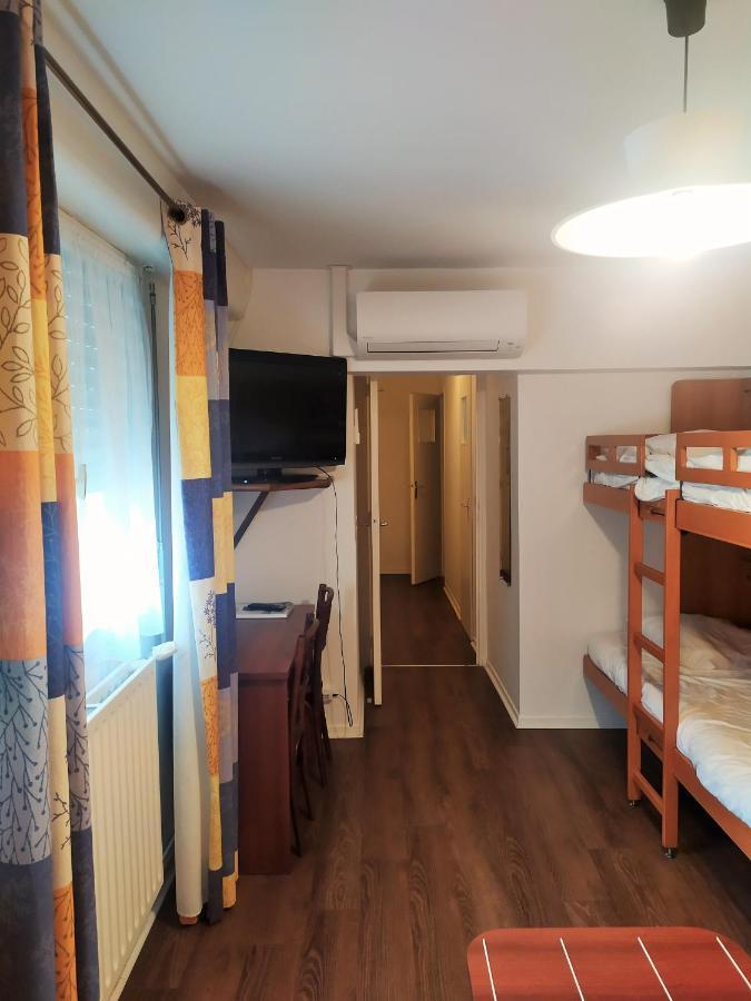 Hotel Le Postillon Pau Esterno foto
